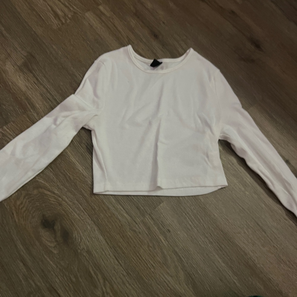 white long sleeve crop top